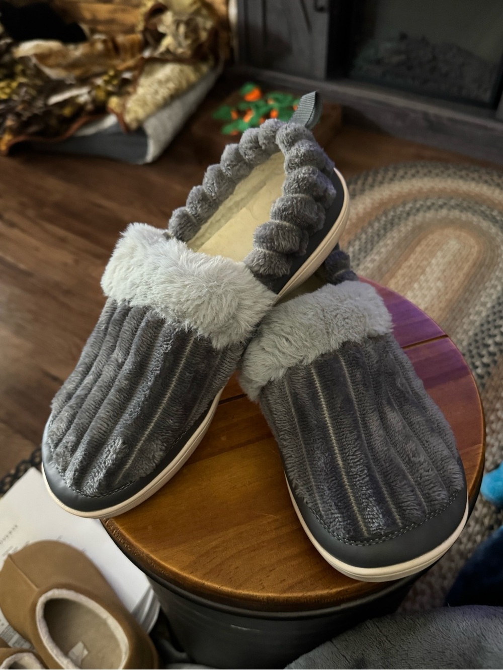 Plush Women's Grey Faux-Fur Slip-On Slippers